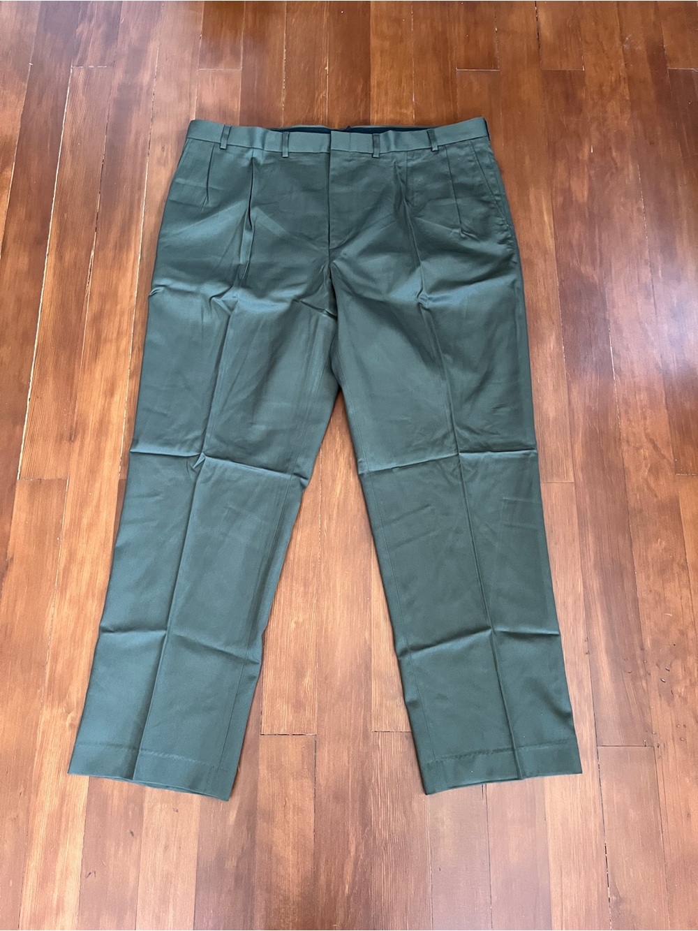 Lands' End Men’s Olive Green Cotton Chinos size 44W / 33L.